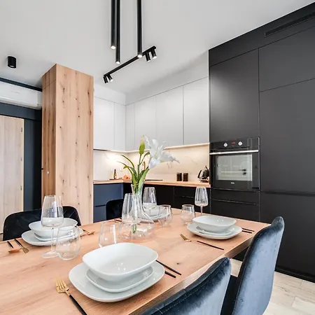 Rent Invest - Quorum Parking Klimatyzacja Lägenhet