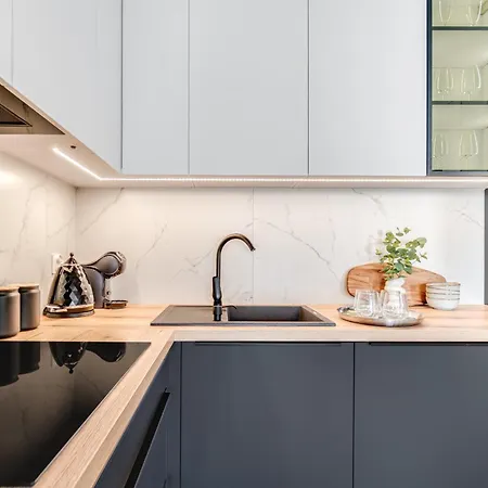 Rent Invest - Quorum Parking Klimatyzacja Lägenhet *