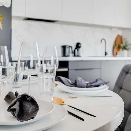 Rent Invest - Quorum Parking Klimatyzacja * Breslavia