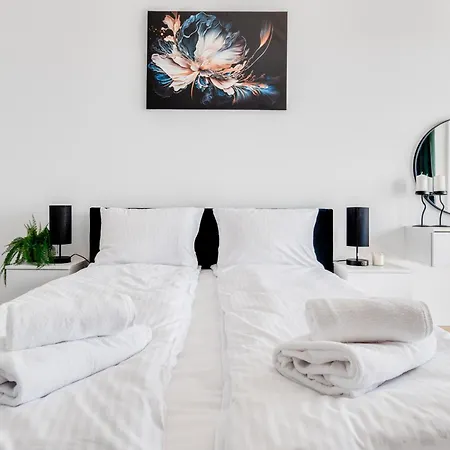 Rent Invest - Quorum Parking Klimatyzacja Lägenhet