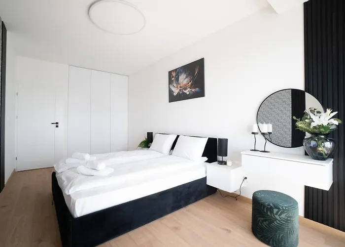 Rent Invest - Quorum Parking Klimatyzacja Apartman *